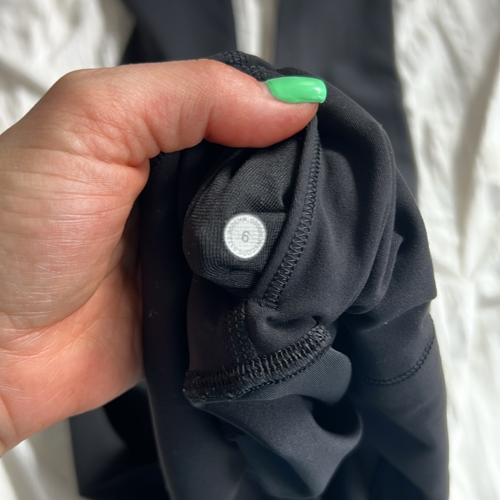 Black Women's lululemon leggings - Picture 3 of 3